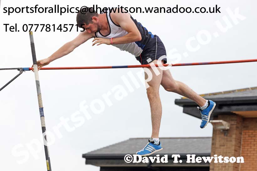 Senior mens pole vault, EAP International Combined Events, Hexham Northumberland. Photo: David T. Hewitson/Sports for All Pics